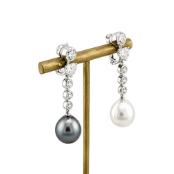 Boucles d'oreilles Pendantes CARTIER en platine, perles et diamants