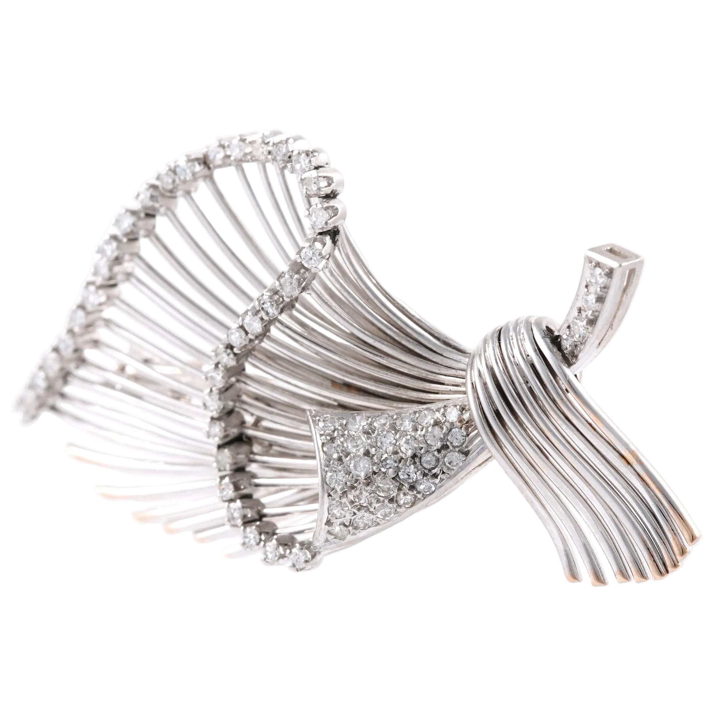Broche en or blanc et diamants