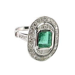 Bague Entourage en or blanc, émeraude et diamants