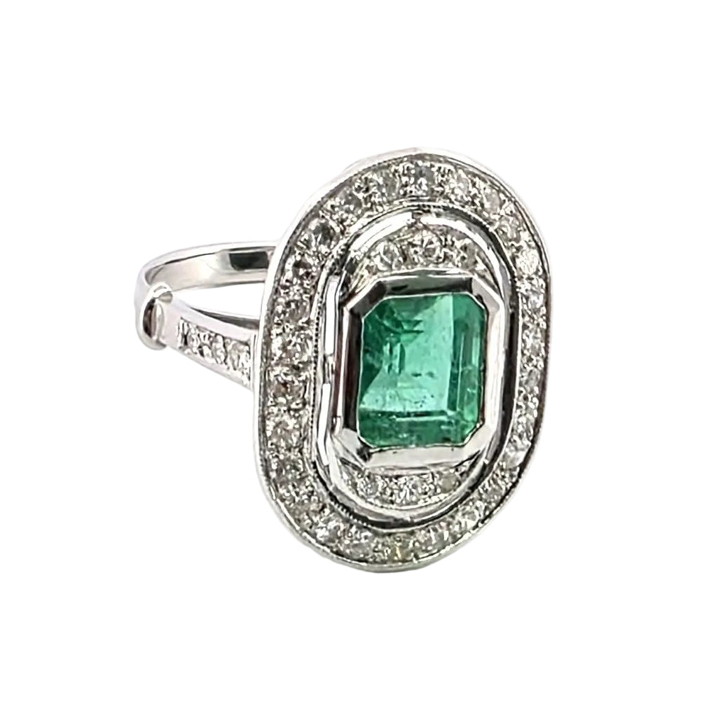 Bague Entourage en or blanc, émeraude et diamants