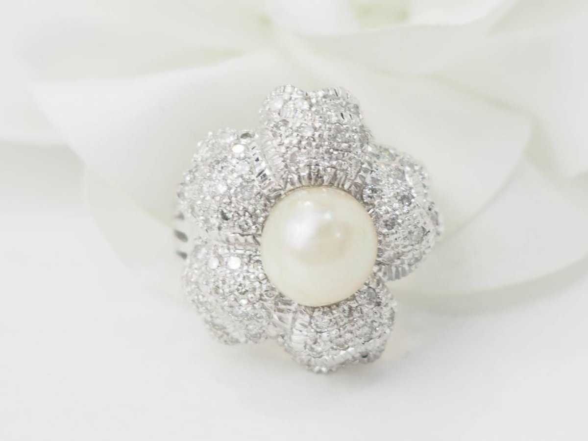 Bague Marguerite en or blanc, perle et diamants