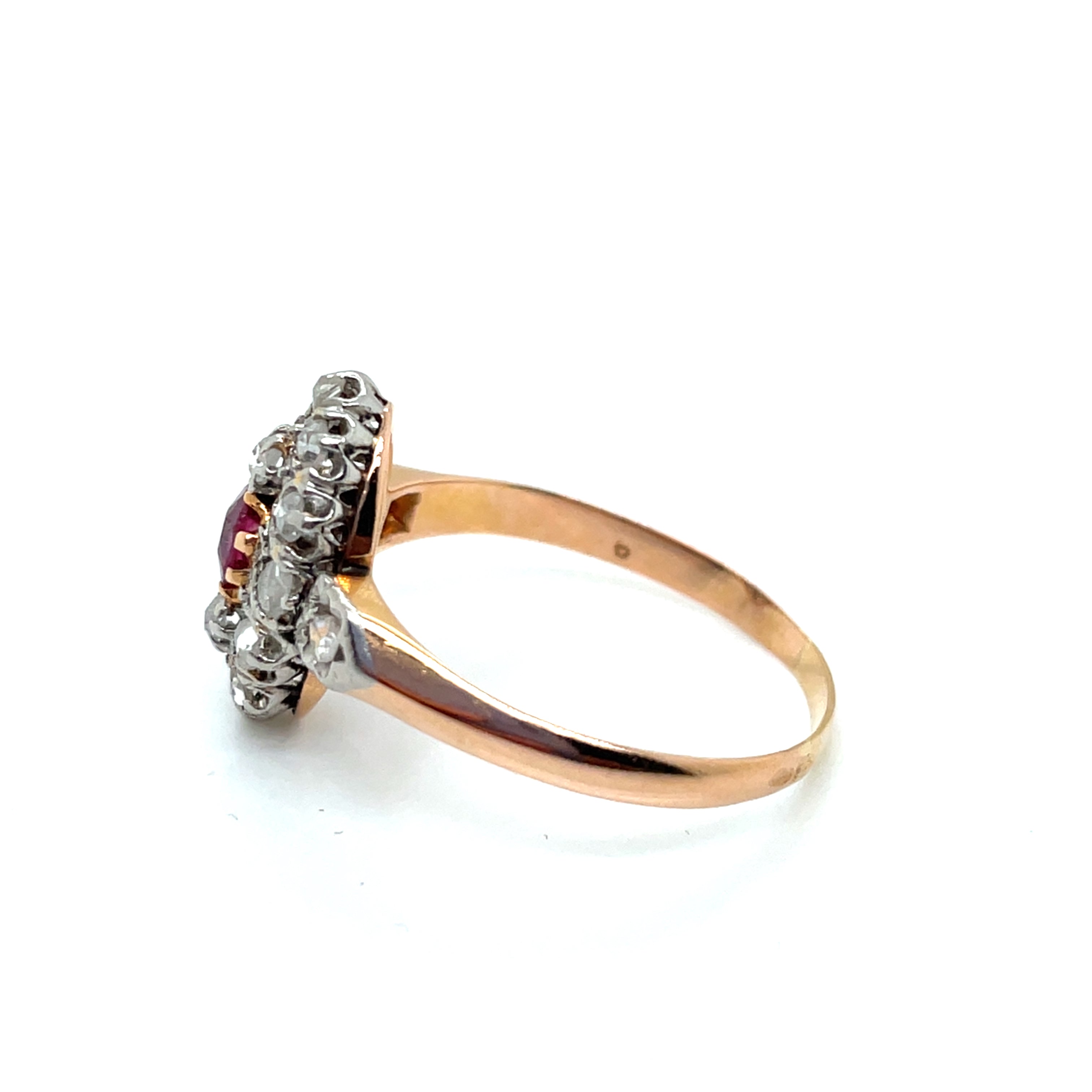 Bague Marquise en  or rose, platine Rubis Diamants