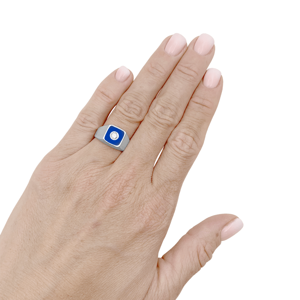 Bague or blanc, émail bleu et diamants.