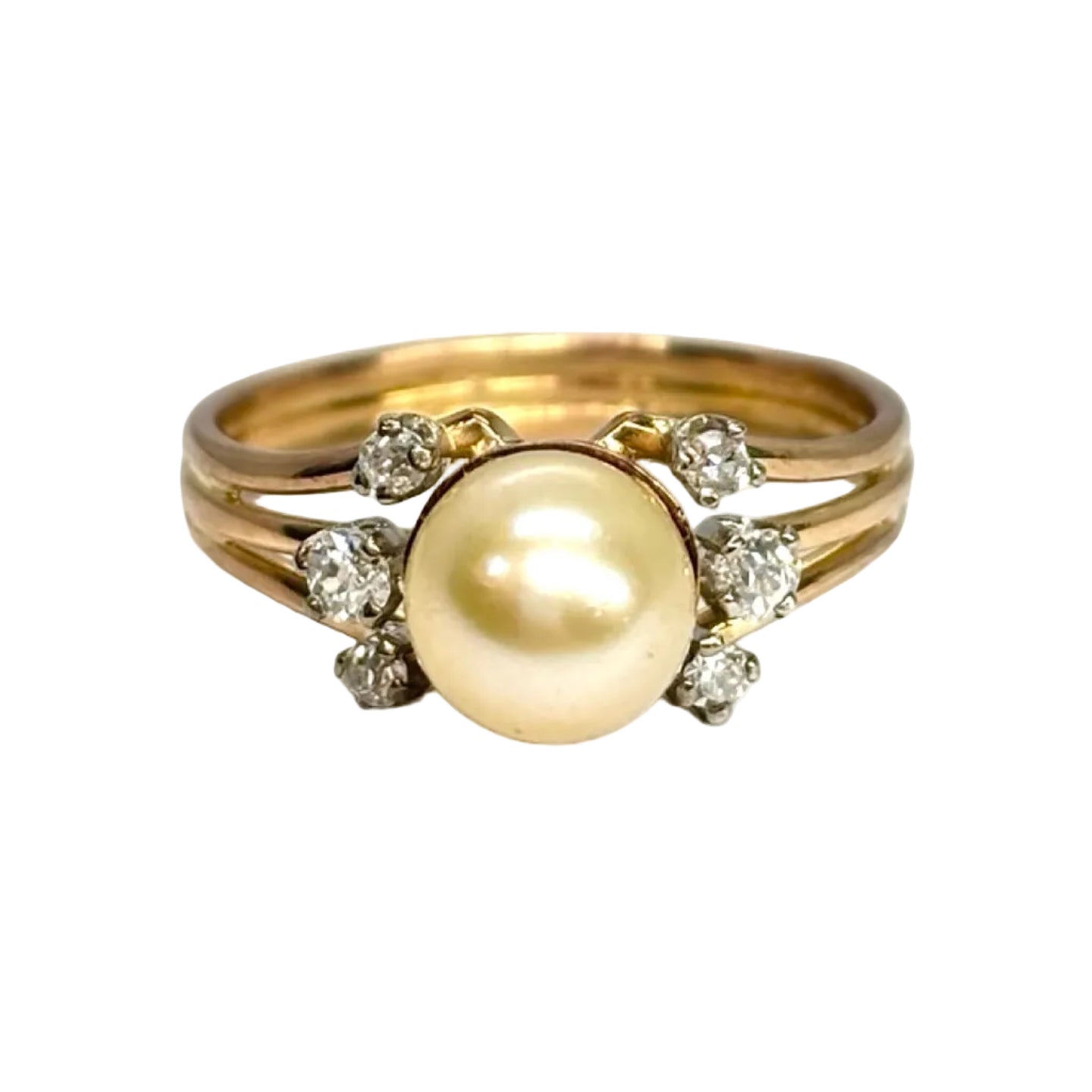 Bague en or jaune, perle, et diamants