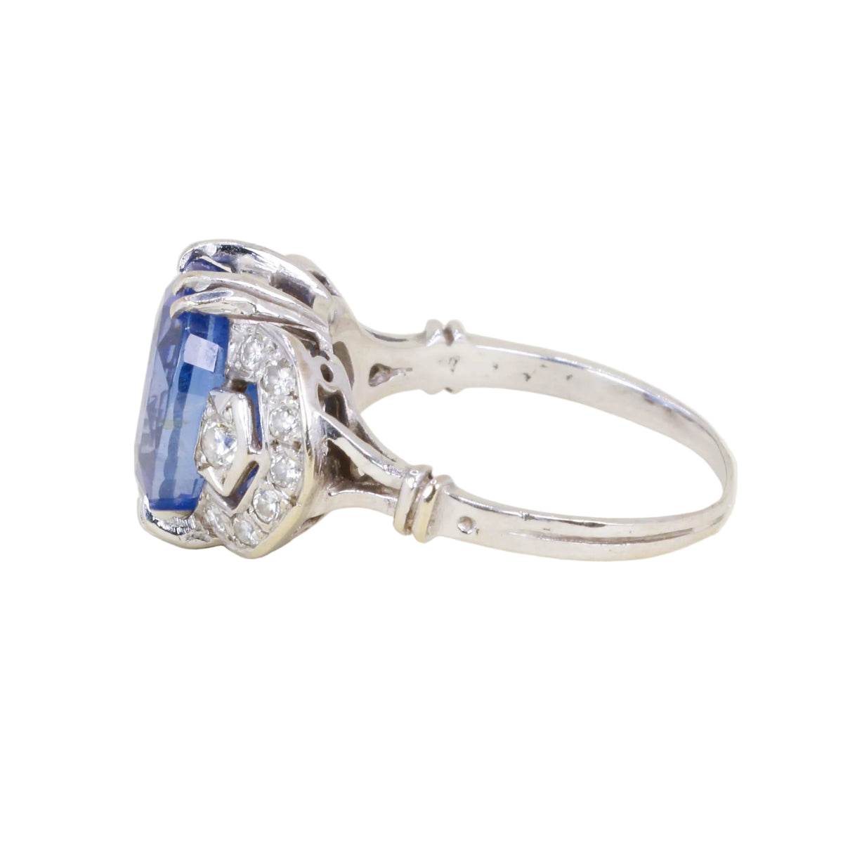 Bague en platine, saphir et diamants