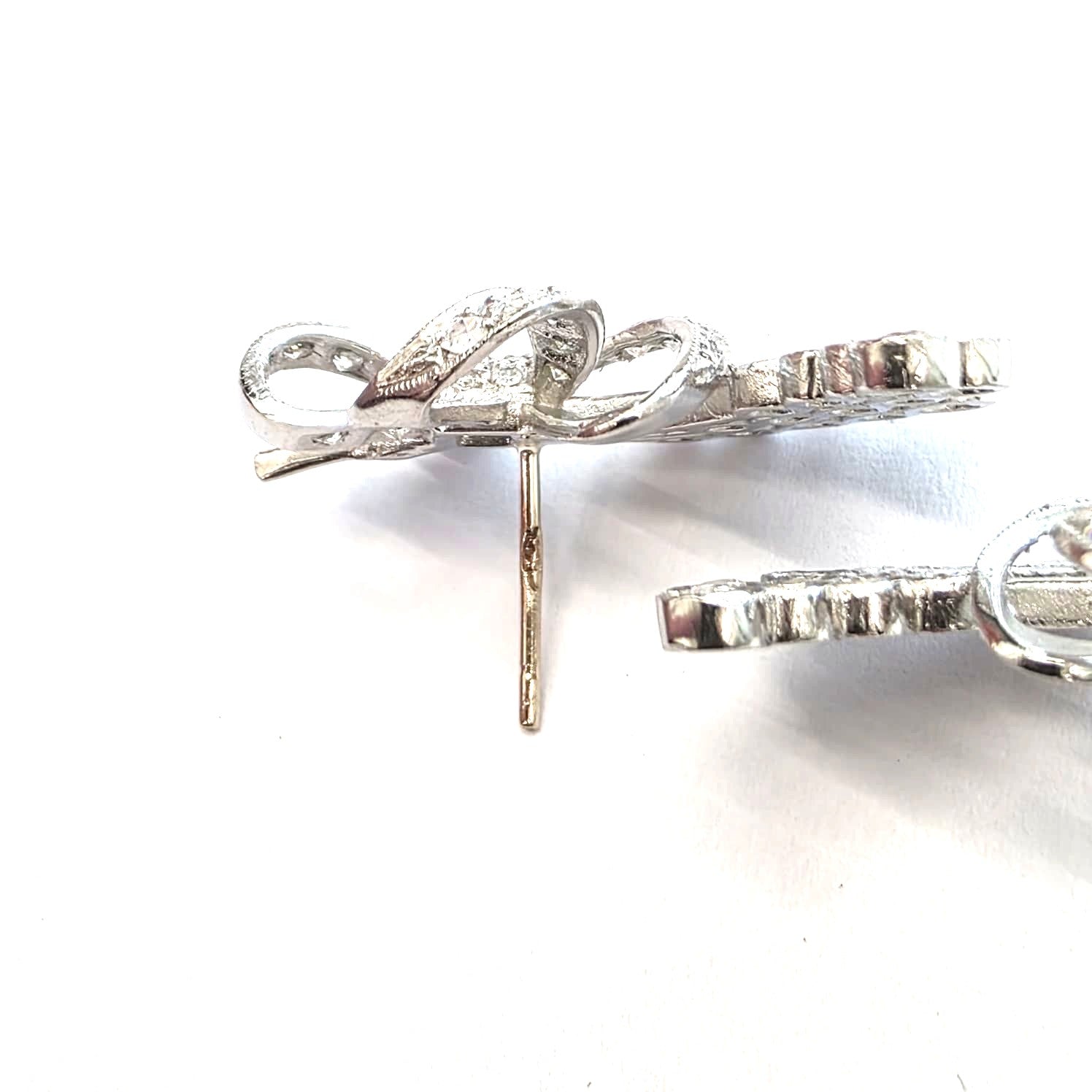 Boucles d'oreilles Puces en platine et diamants