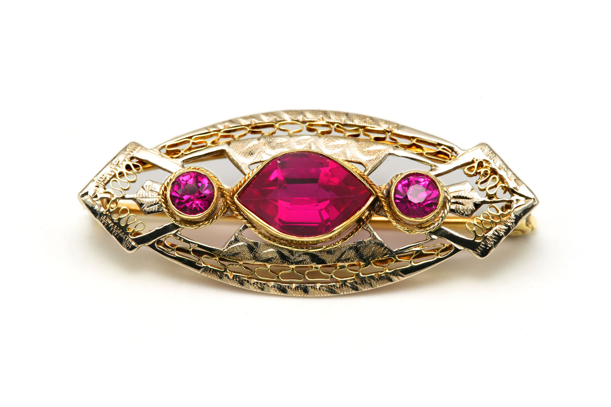 Broche Épingle en or jaune et rubis
