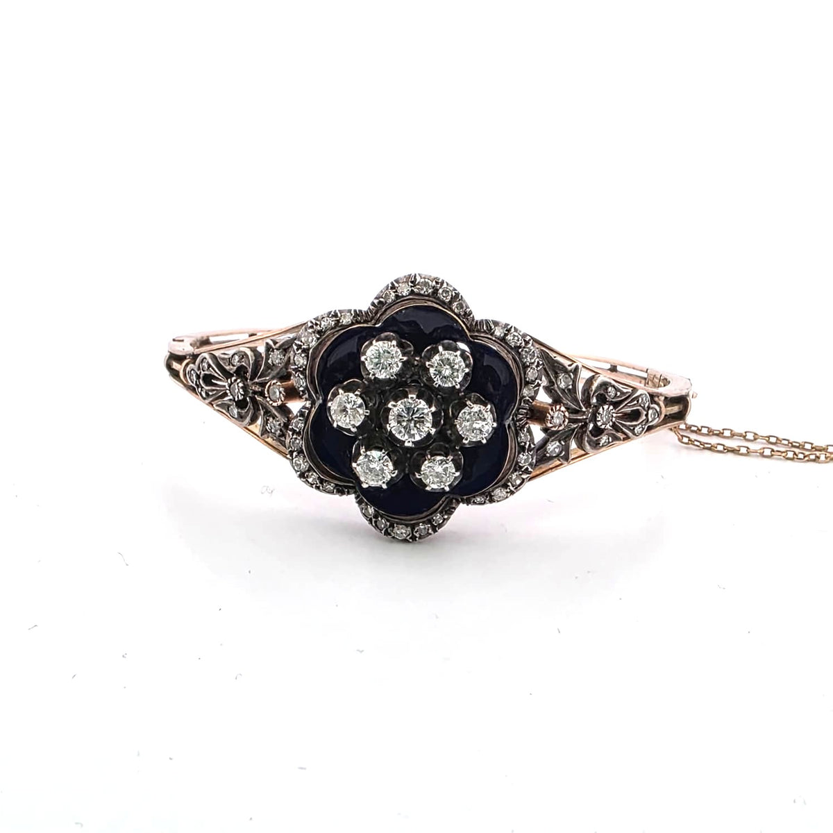 Bague en or jaune, argent, émail et diamants