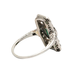 Bague Art Déco en or blanc, émeraudes et diamants