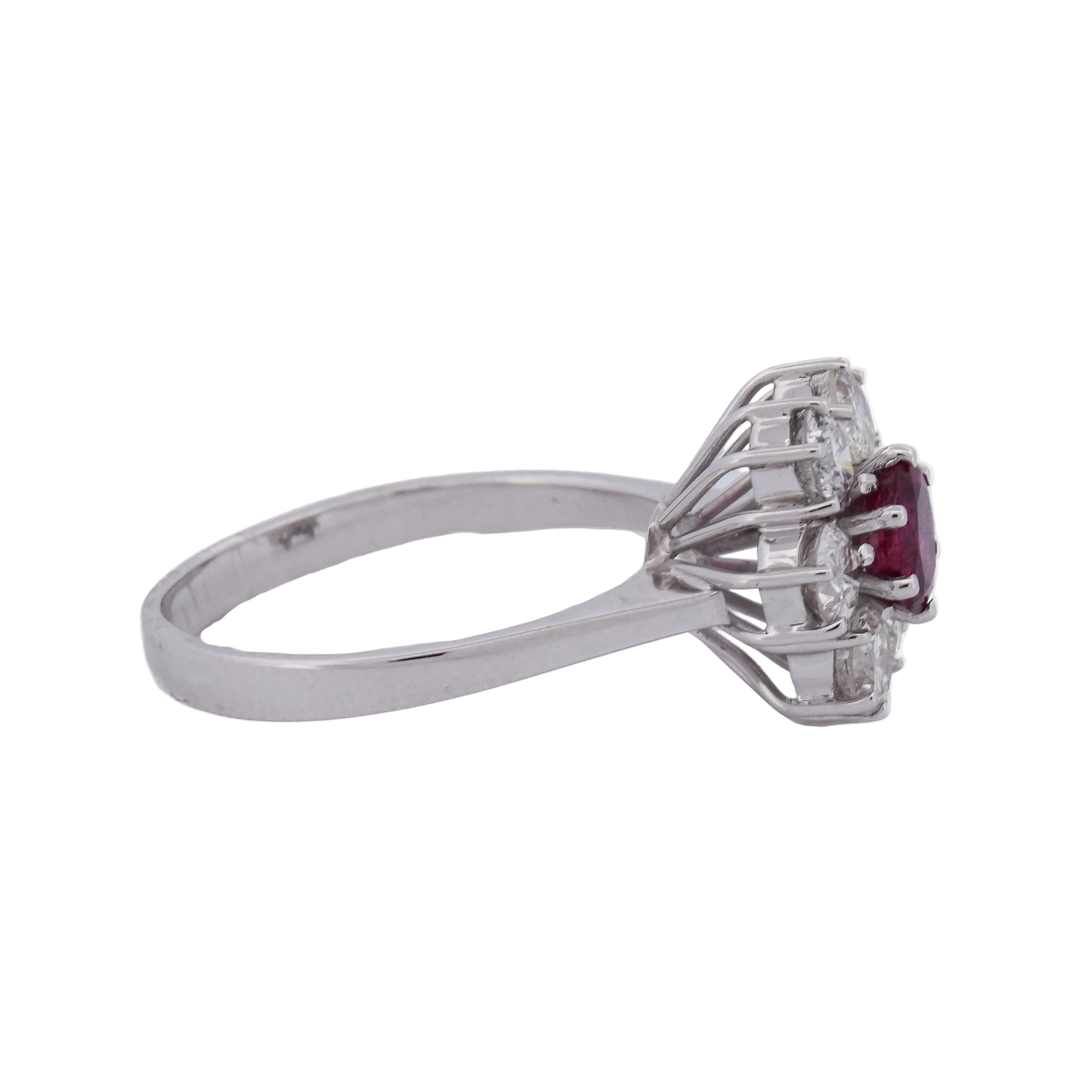 Bague Marguerite en or blanc, rubis et diamants