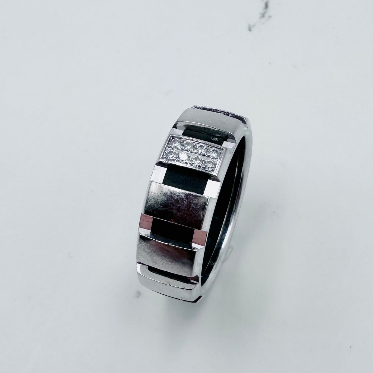 Bague Bandeau CHAUMET "Class One" en or blanc, diamants et caoutchouc