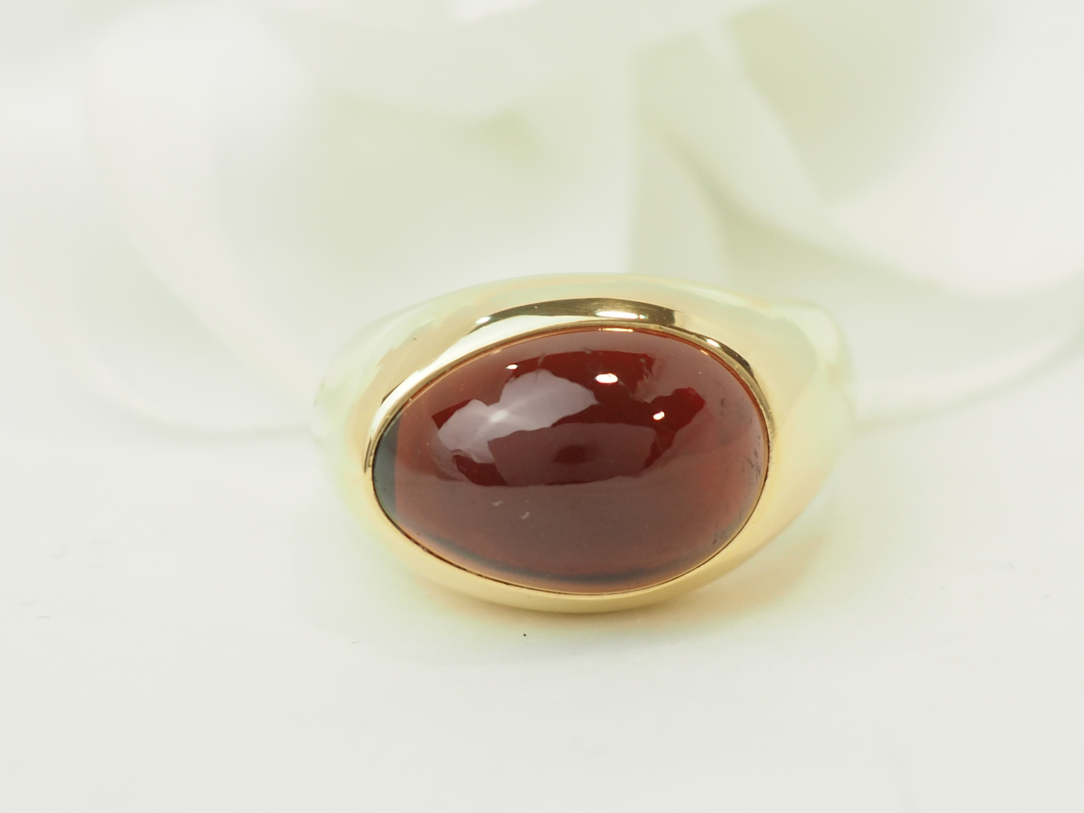 Bague POMELLATO en or jaune et grenat