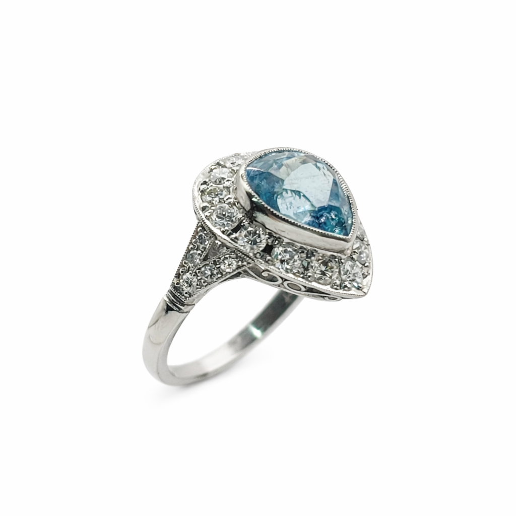 Bague Entourage en platine, aigue-marine et diamants