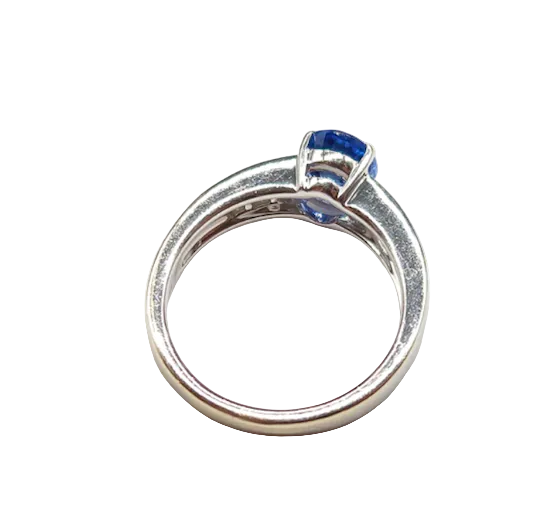 Bague Solitaire en or blanc, saphir et diamants