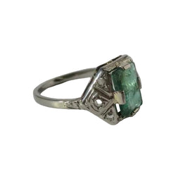Bague Art Déco en or blanc, émeraude et diamants