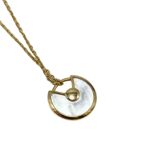 Collier Pendentif CARTIER "Amulette" en or blanc, nacre et diamant