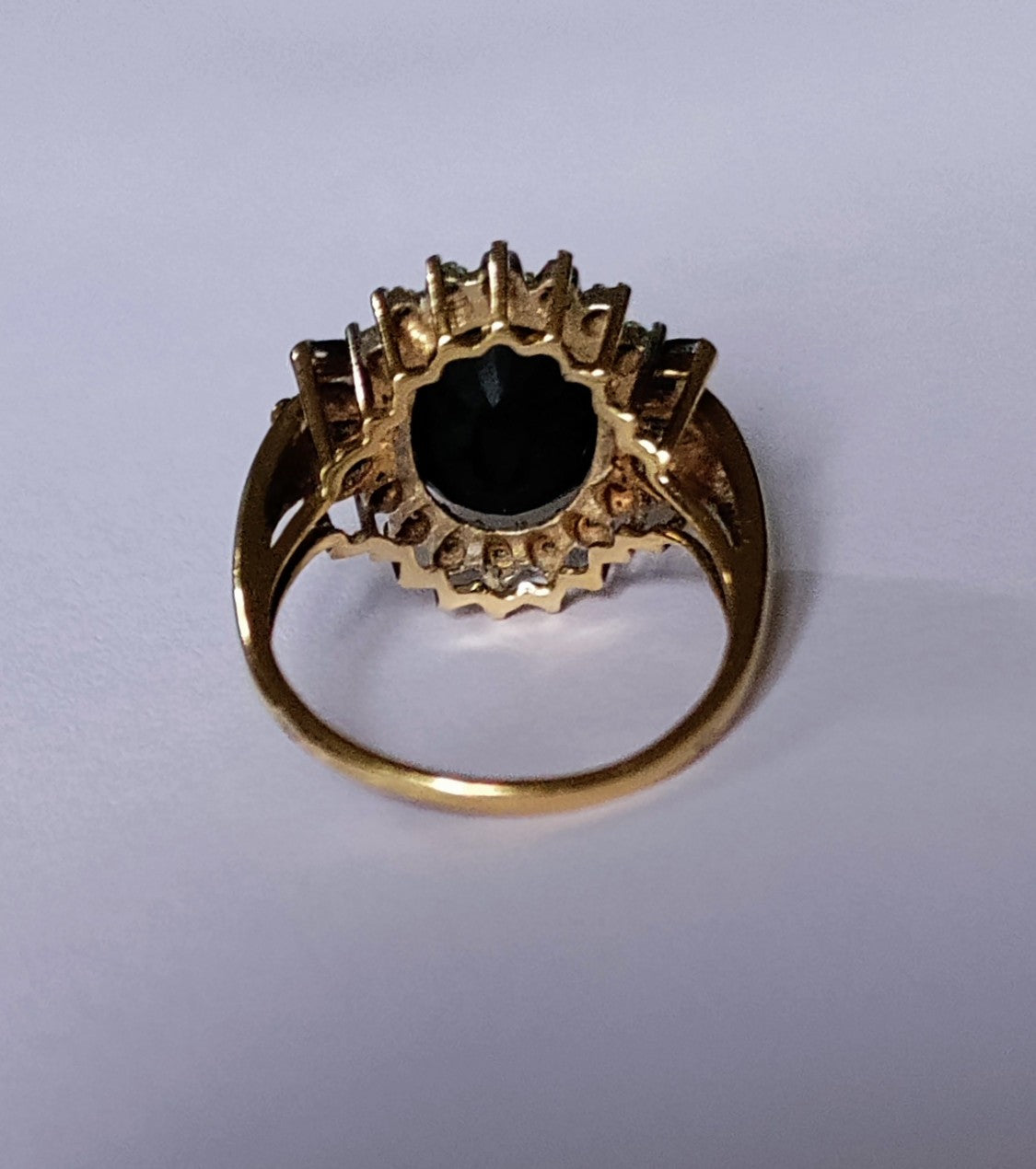 Bague Marguerite en or jaune, saphirs et diamants