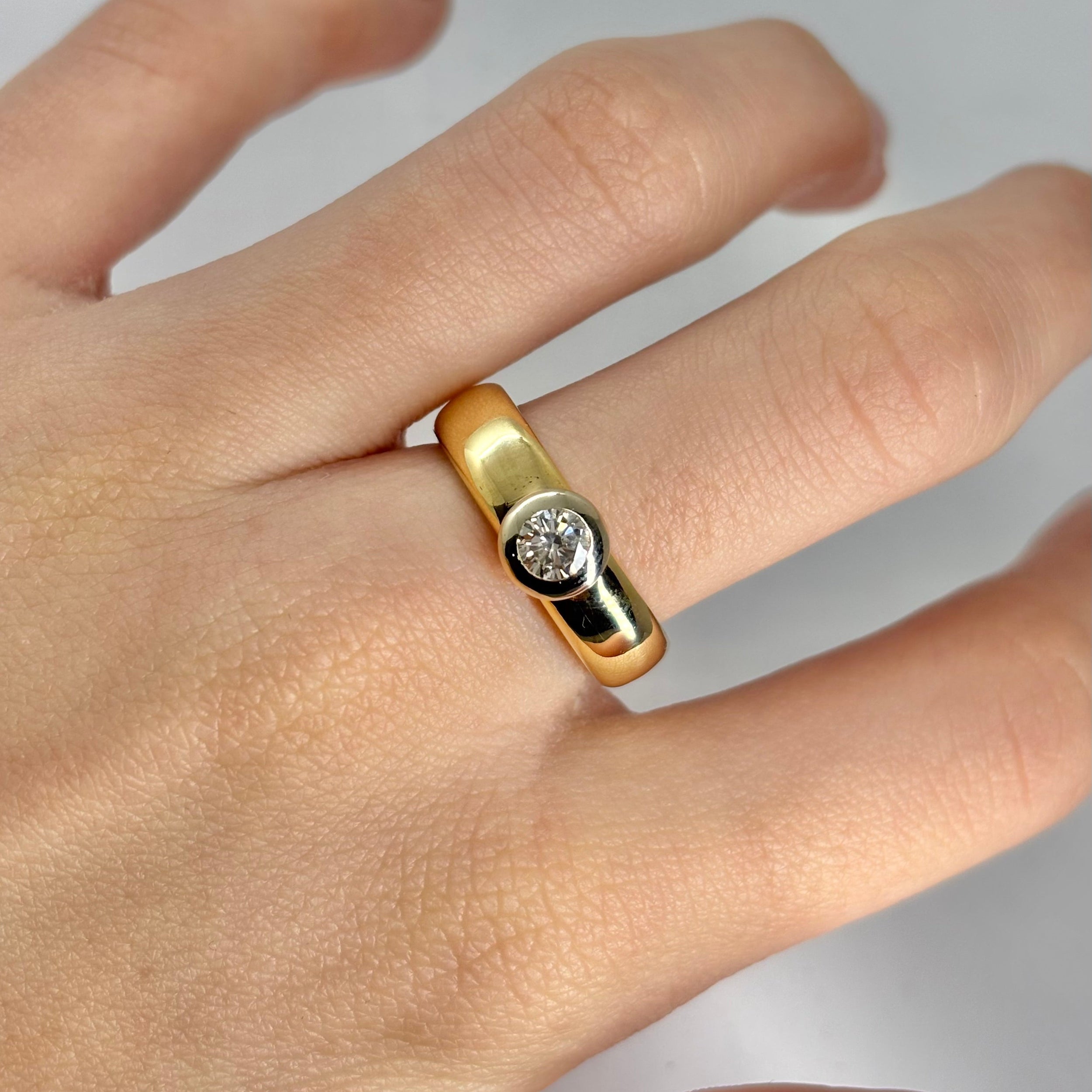 Bague Solitaire en or jaune et diamant