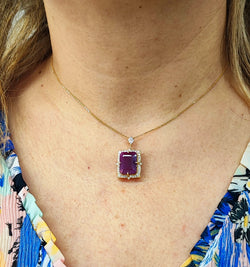 Pendentif en or jaune, rubis et diamants