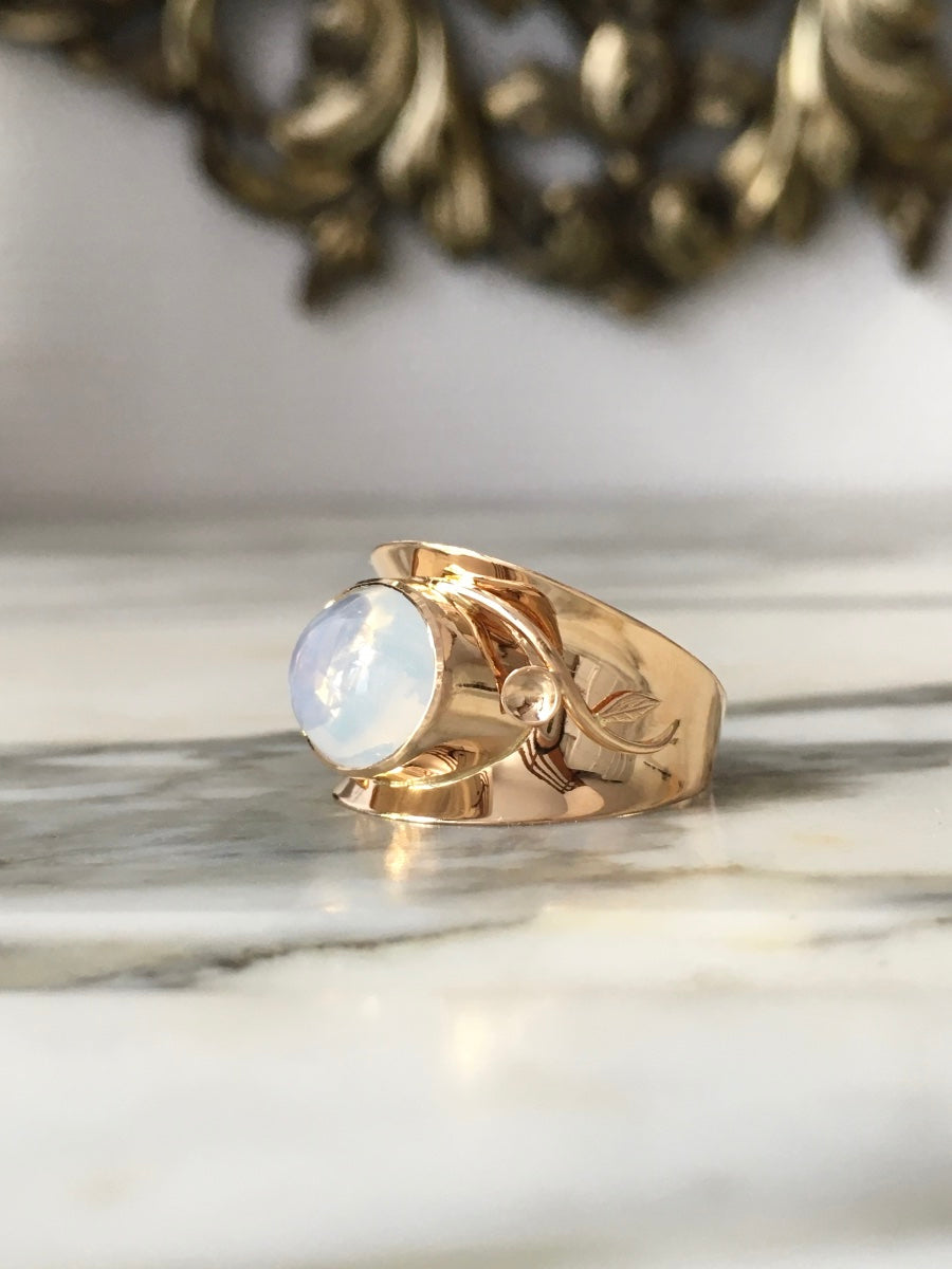 Bague Solitaire en or jaune et pierre de lune