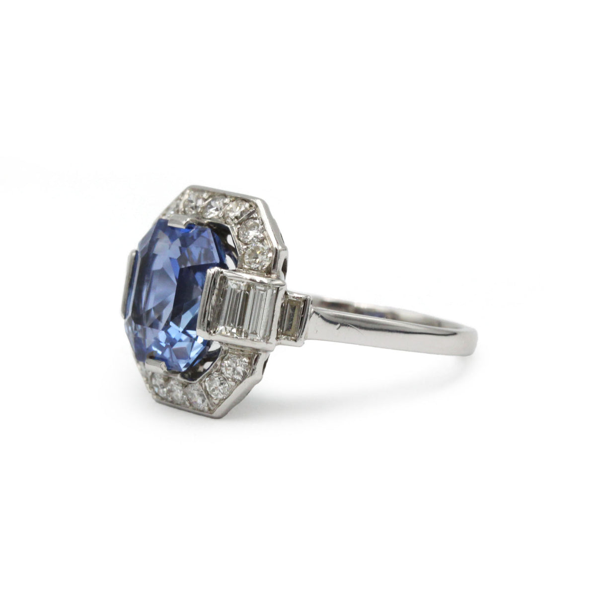 Bague Entourage en platine, saphir et diamants