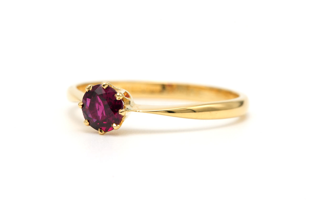 Bague Solitaire en or jaune et grenat