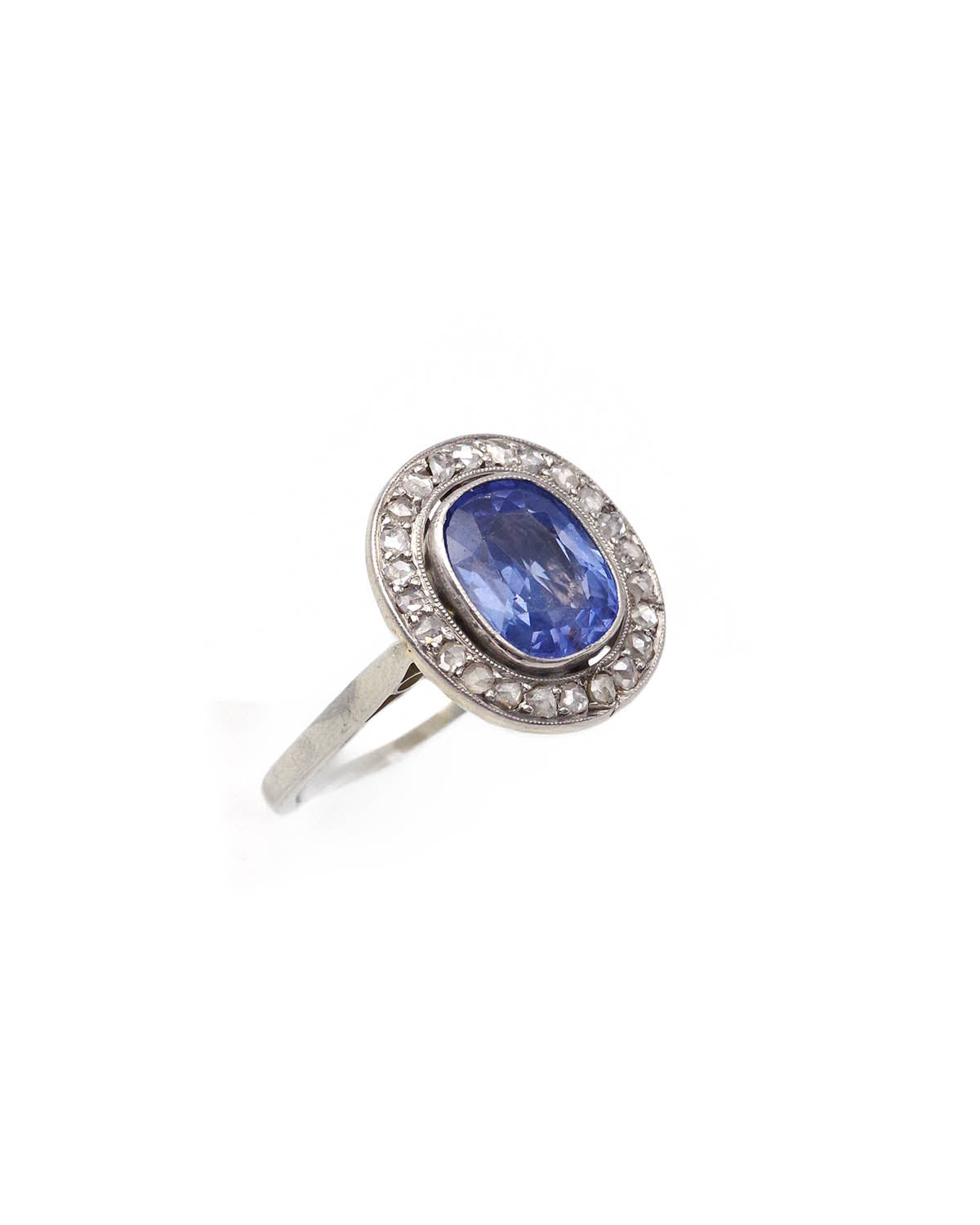 Bague Entourage en or blanc, platine, saphir et diamants