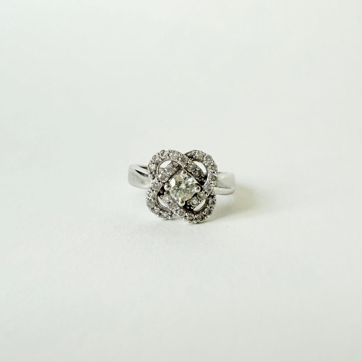 Bague en or blanc et diamants