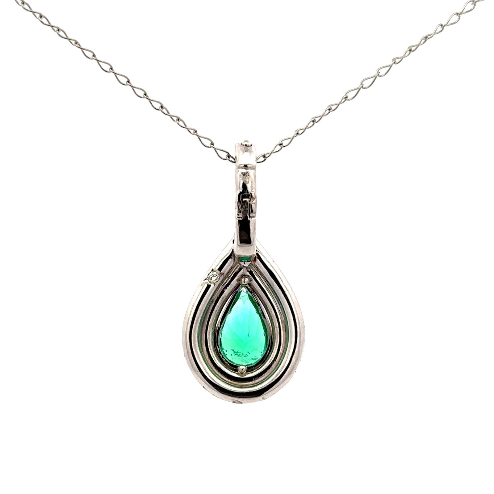 Pendentif en or blanc, émeraude et diamants