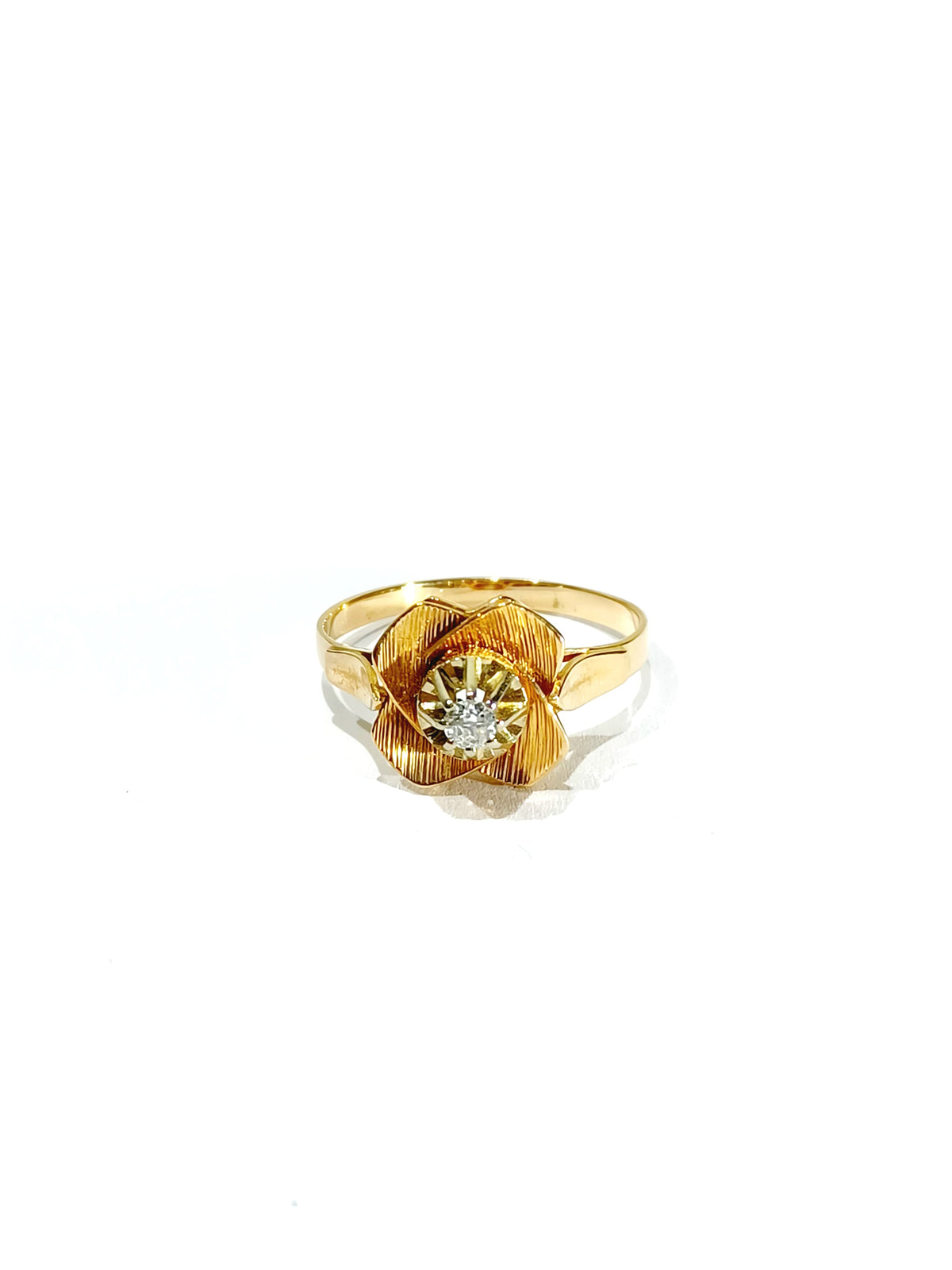 Bague en or rose et diamants