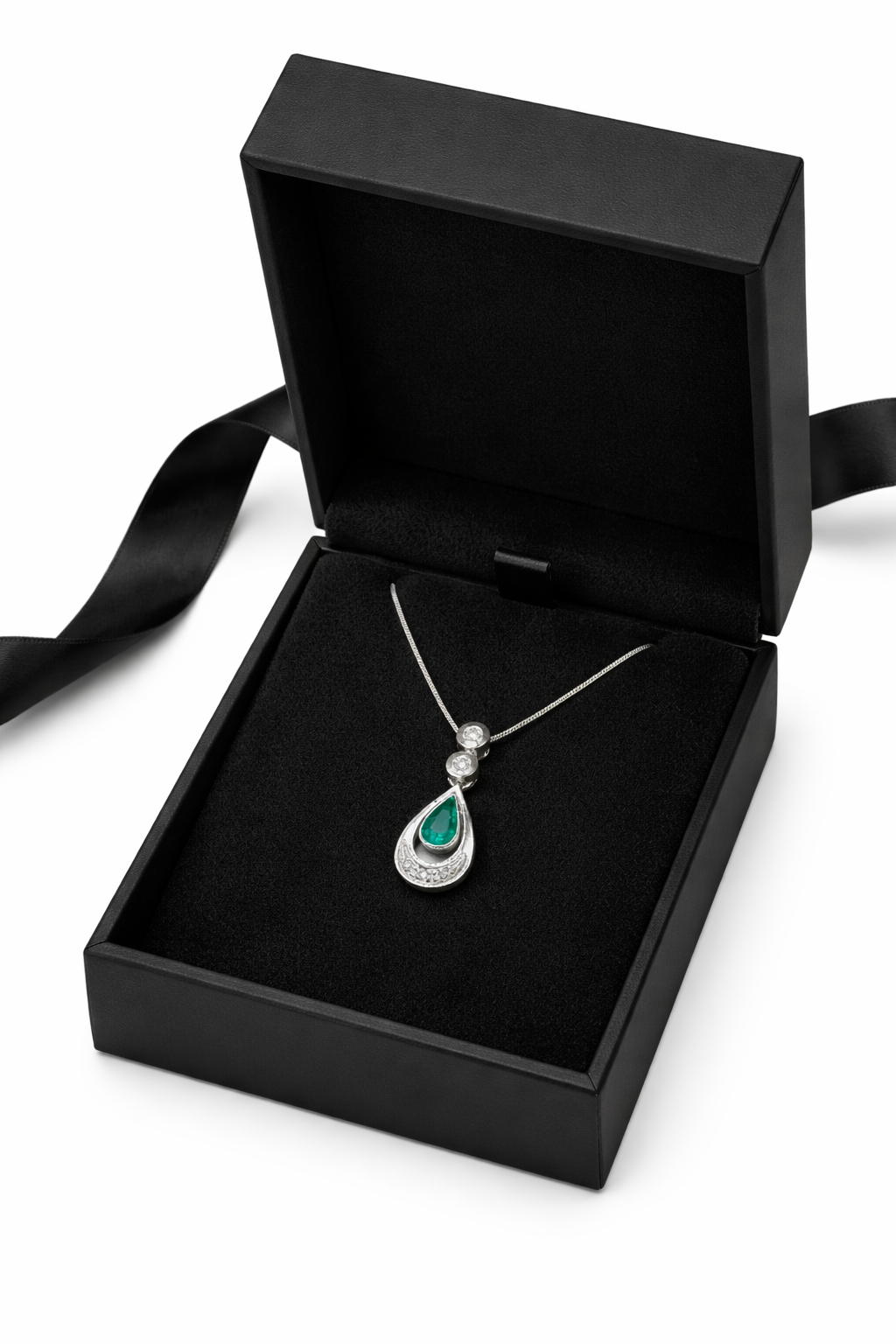 Collier Pendentif en or blanc, émeraude et diamants