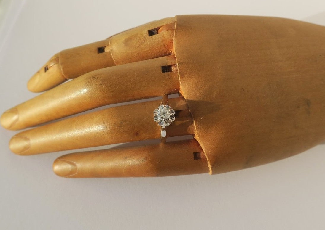 Bague Solitaire en or blanc, platine, et diamant
