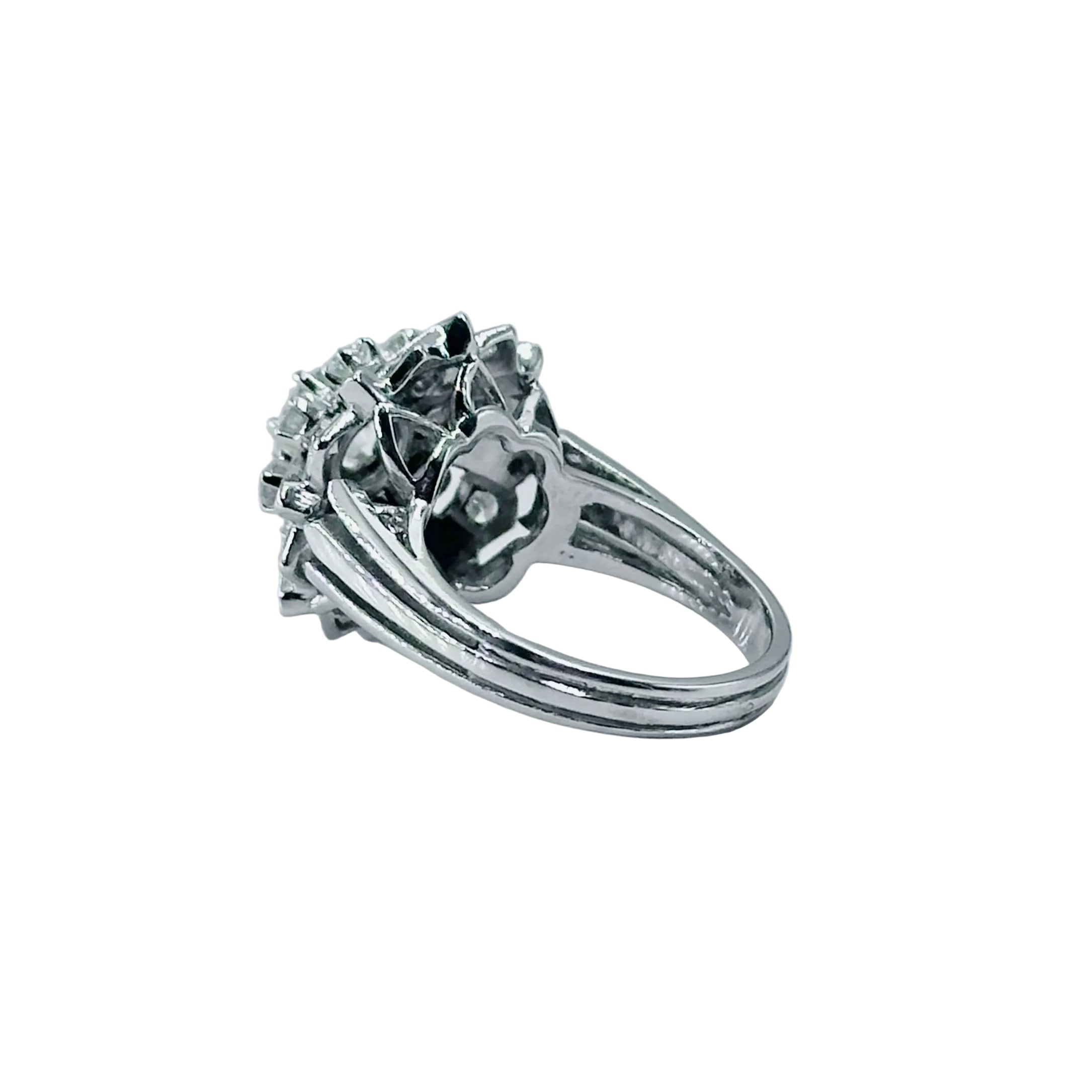 Bague Entourage en or blanc, platine et diamants