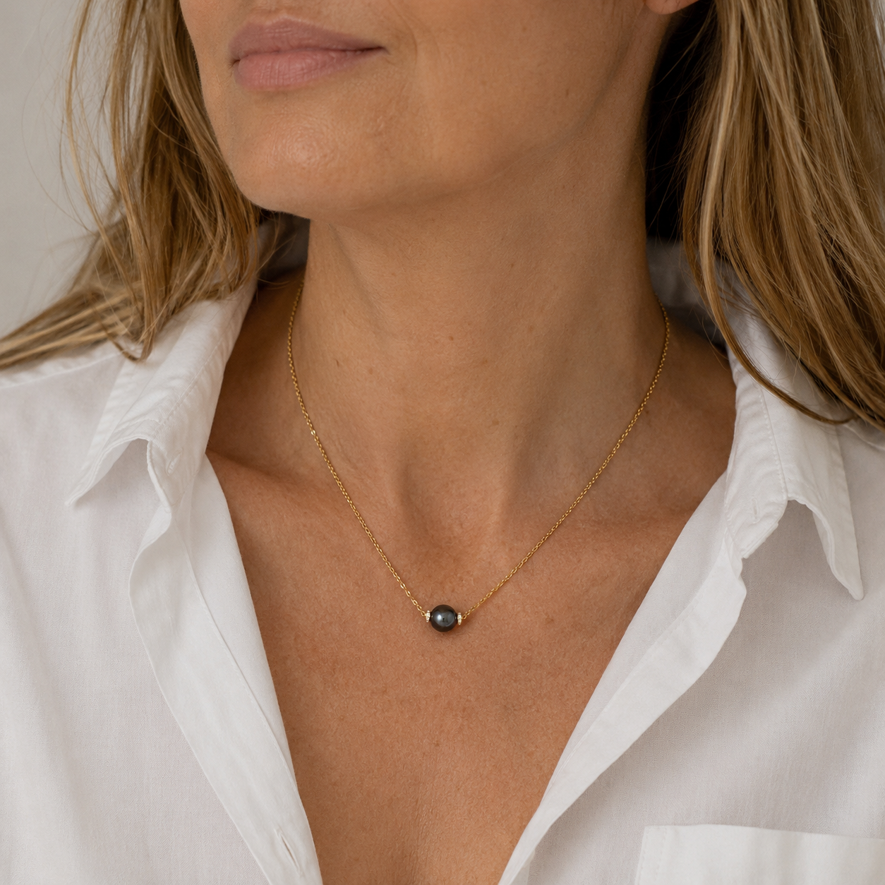 Collier Pendentif en or jaune, perle, et diamants