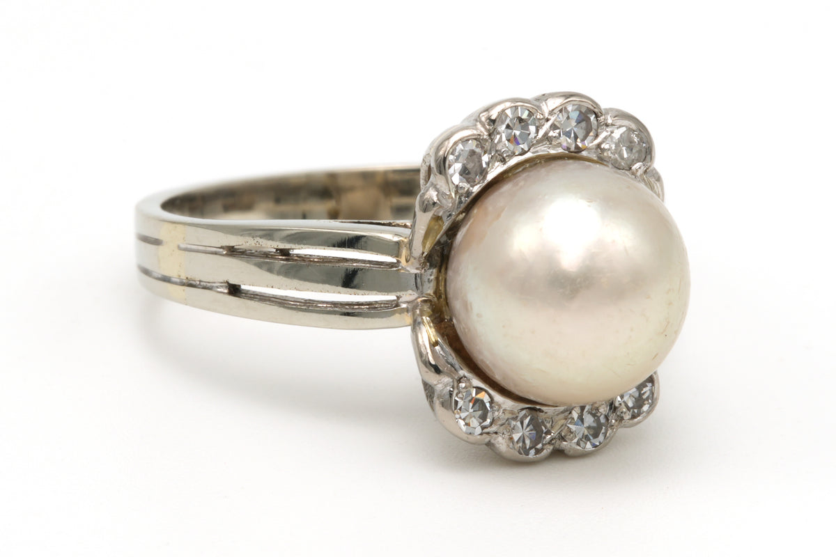 Bague Entourage en or blanc, perle et diamants