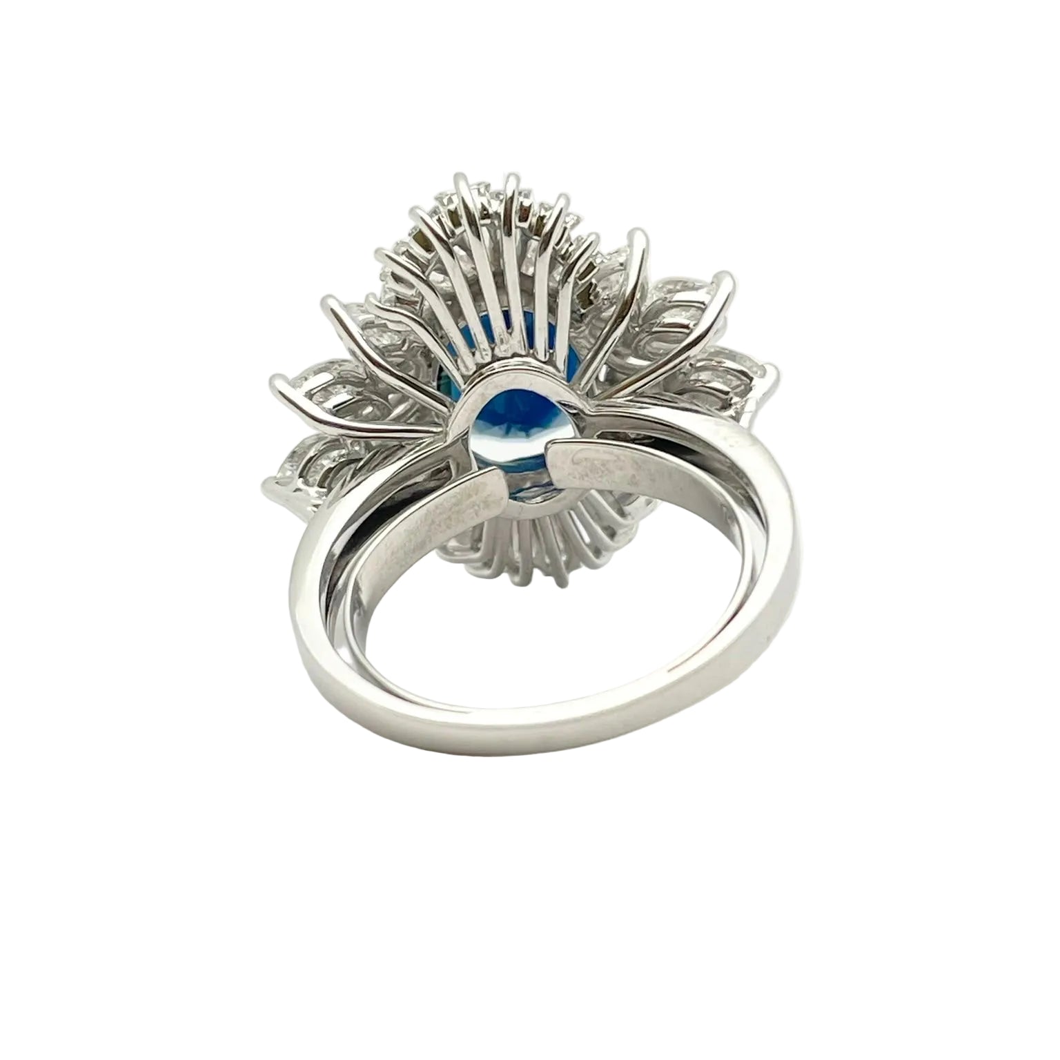 Bague en or blanc, saphir et diamants