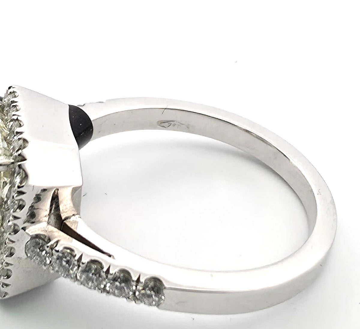 Bague Entourage en or blanc et diamants