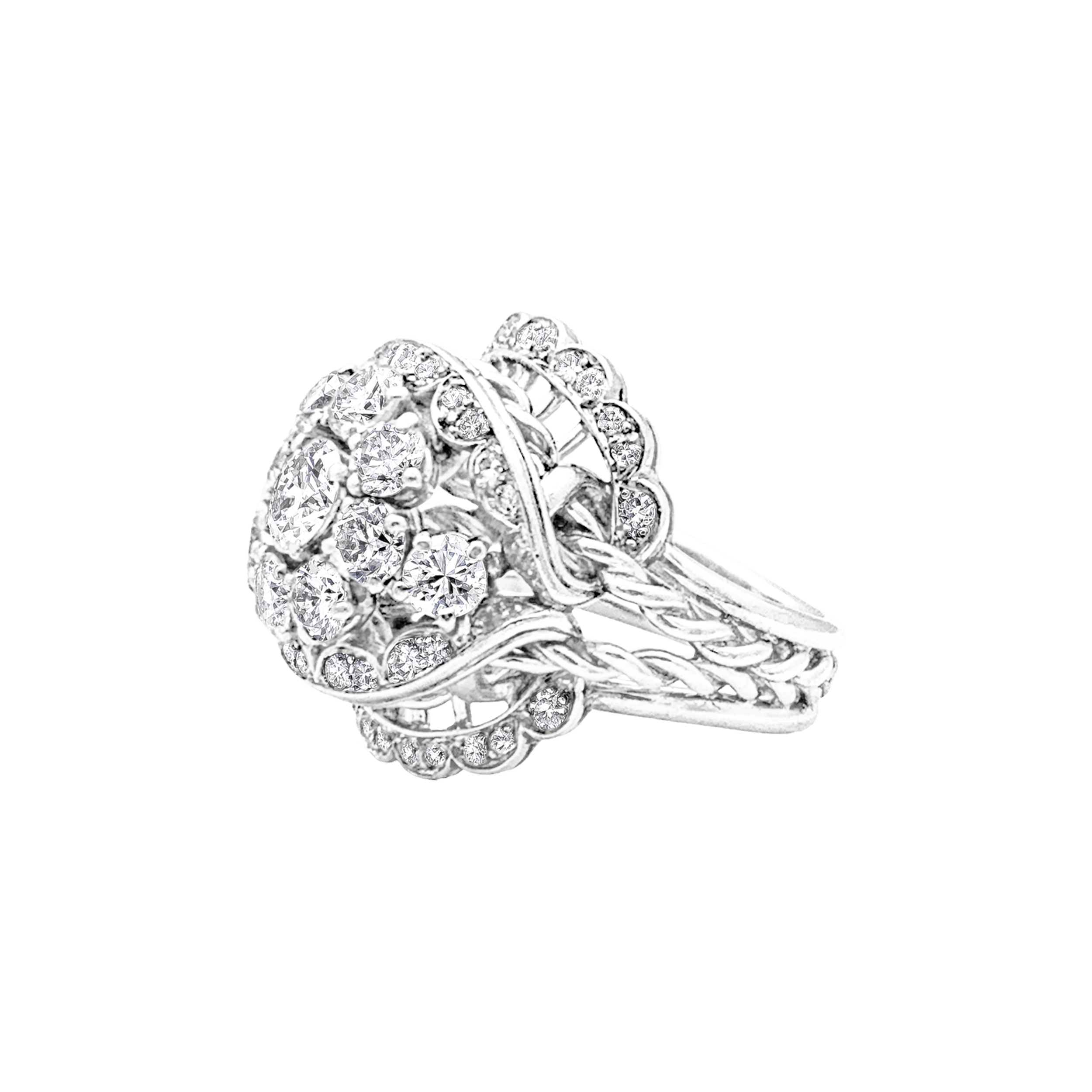 Bague fleur vintage en platine et diamants.