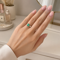 Bague Solitaire en or jaune, émeraude et diamant