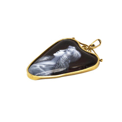 Pendentif en or jaune et émail