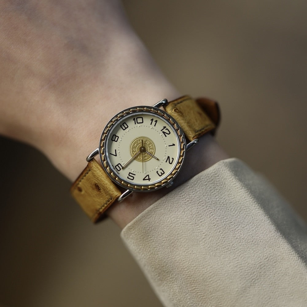 Montre HERMÈS "Sellier" en or jaune et acier