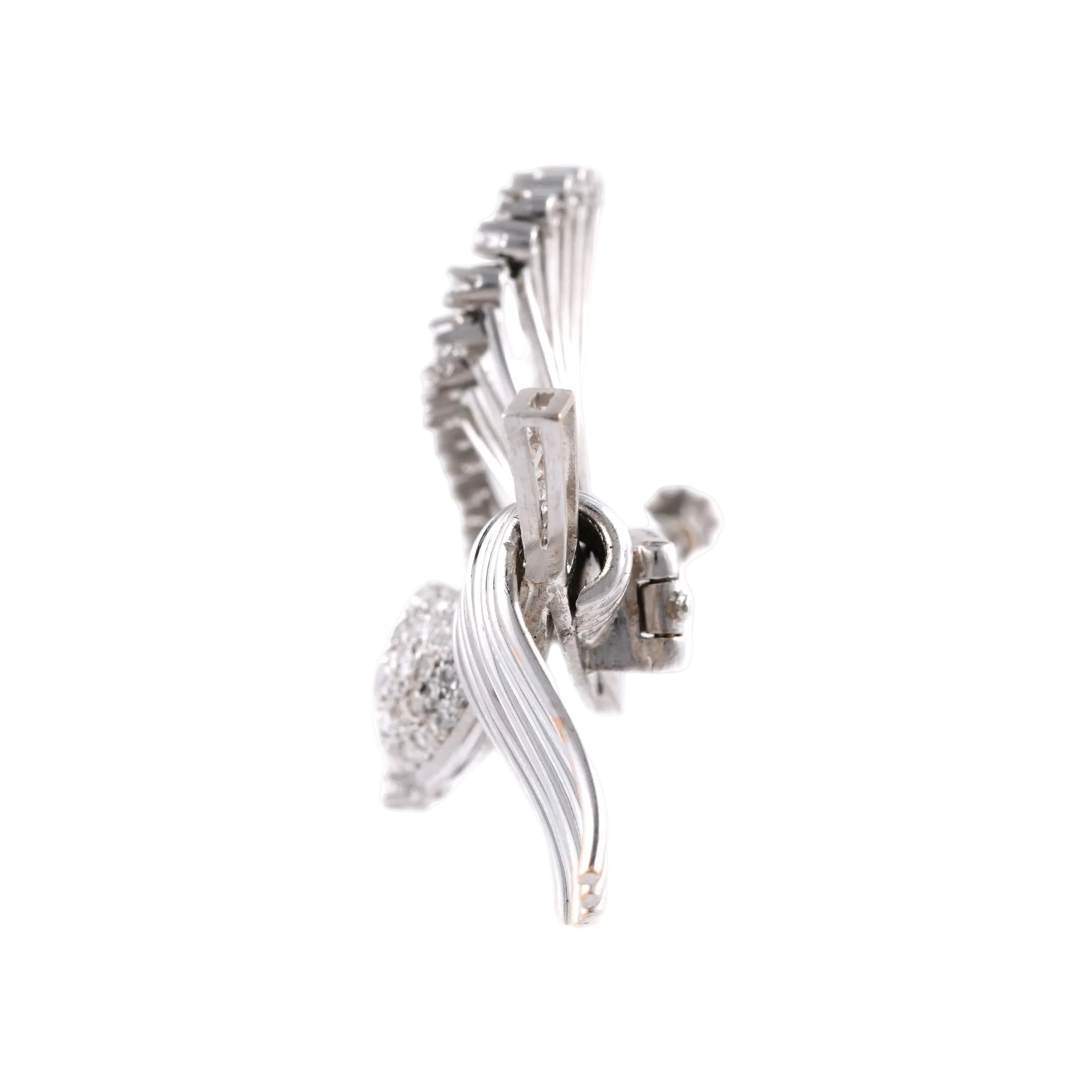 Broche en or blanc et diamants