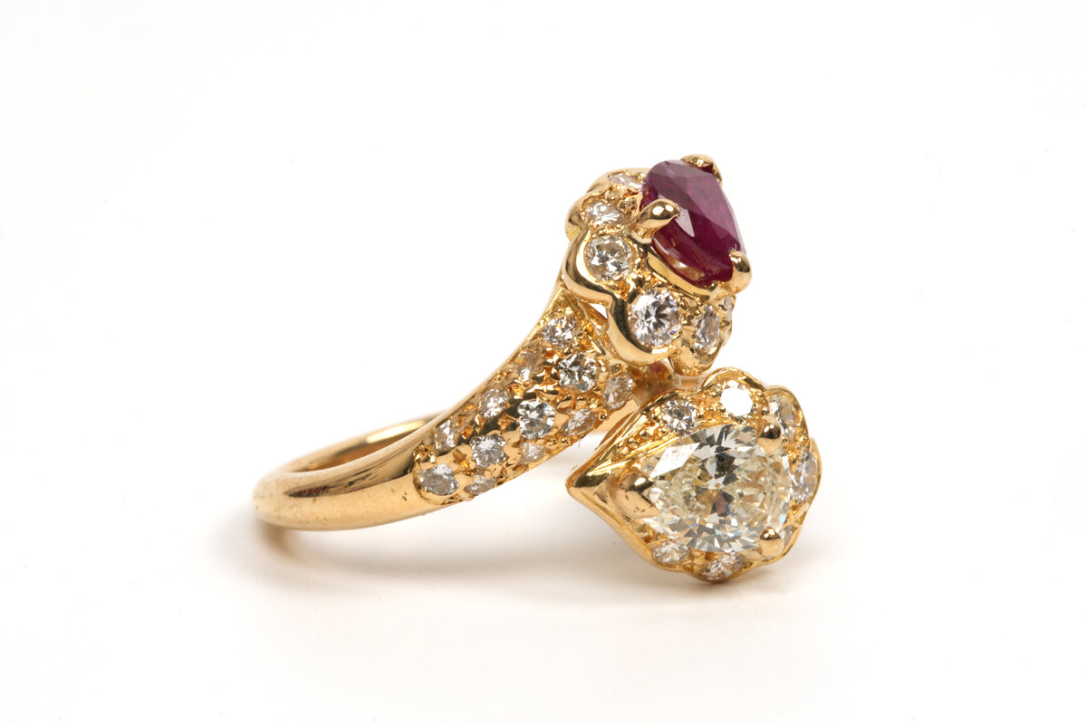 Bague Toi & Moi en or jaune, rubis et diamants