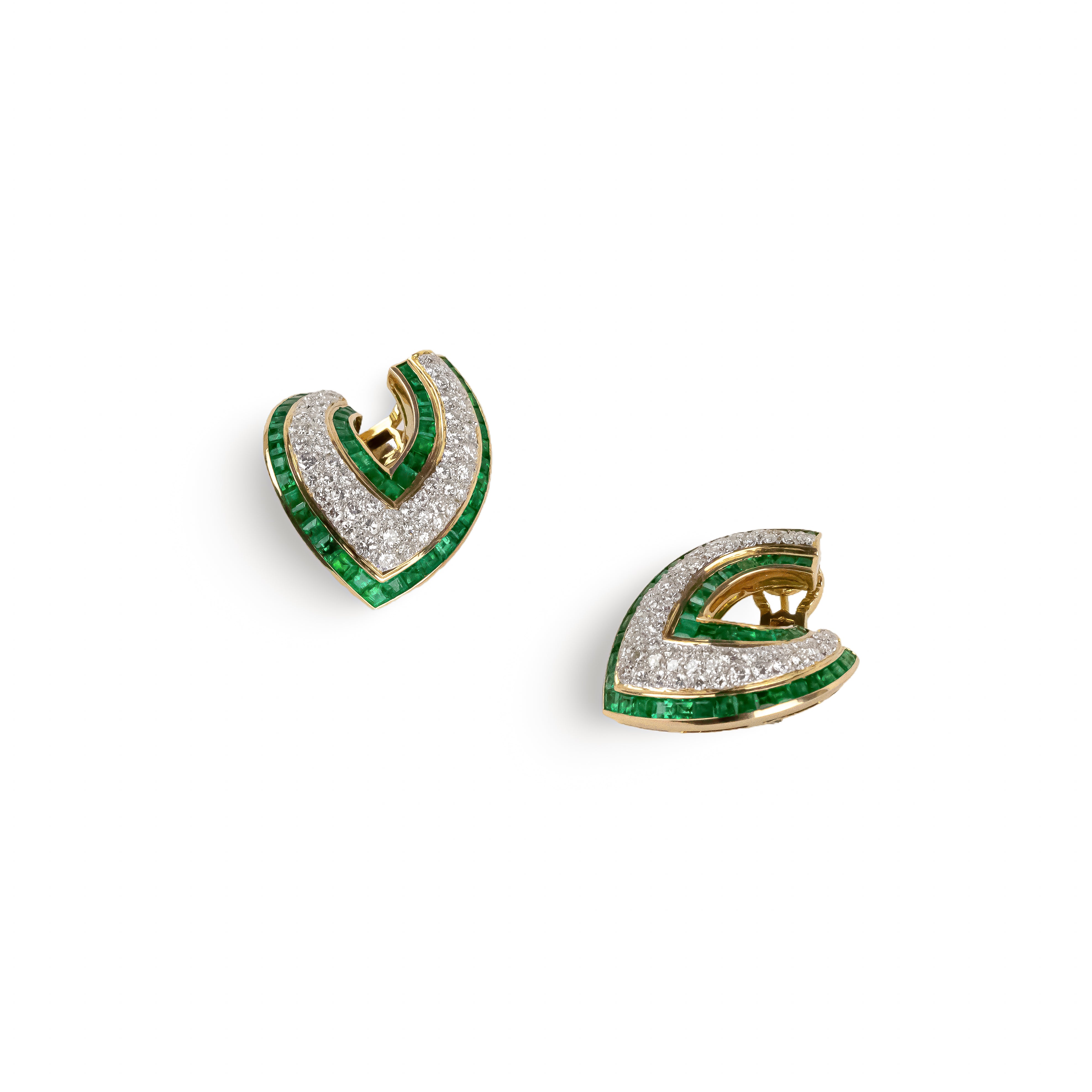 Boucles d'oreilles Clips TIFFANY & CO. en or jaune, émeraudes et diamants