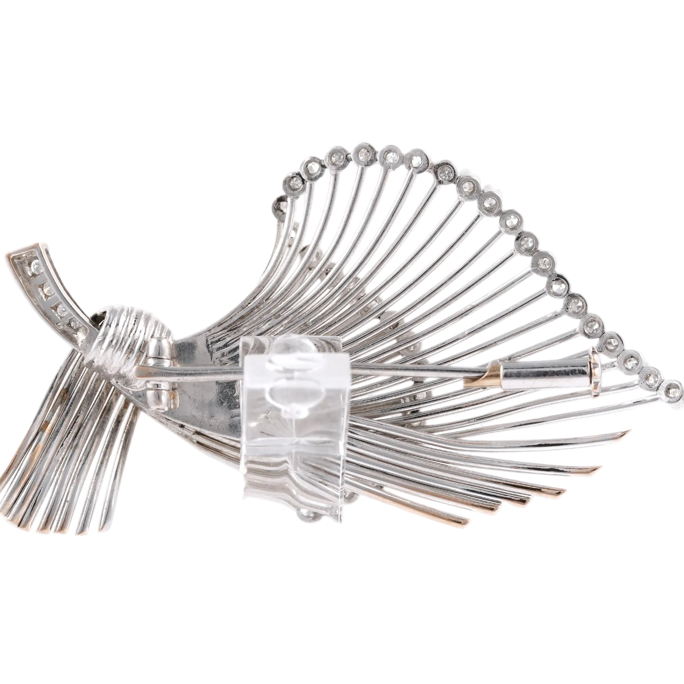 Broche en or blanc et diamants