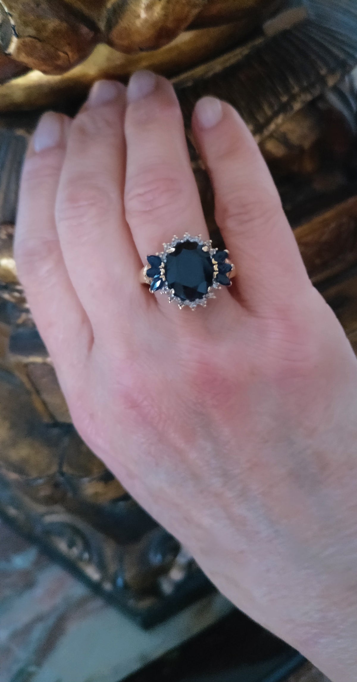 Bague Marguerite en or jaune, saphirs et diamants