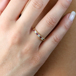 Bague Alliance en or jaune, rubis et diamants