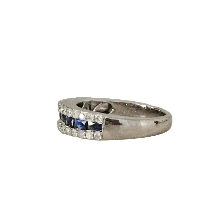 Bague Alliance en or blanc, saphirs, et diamants