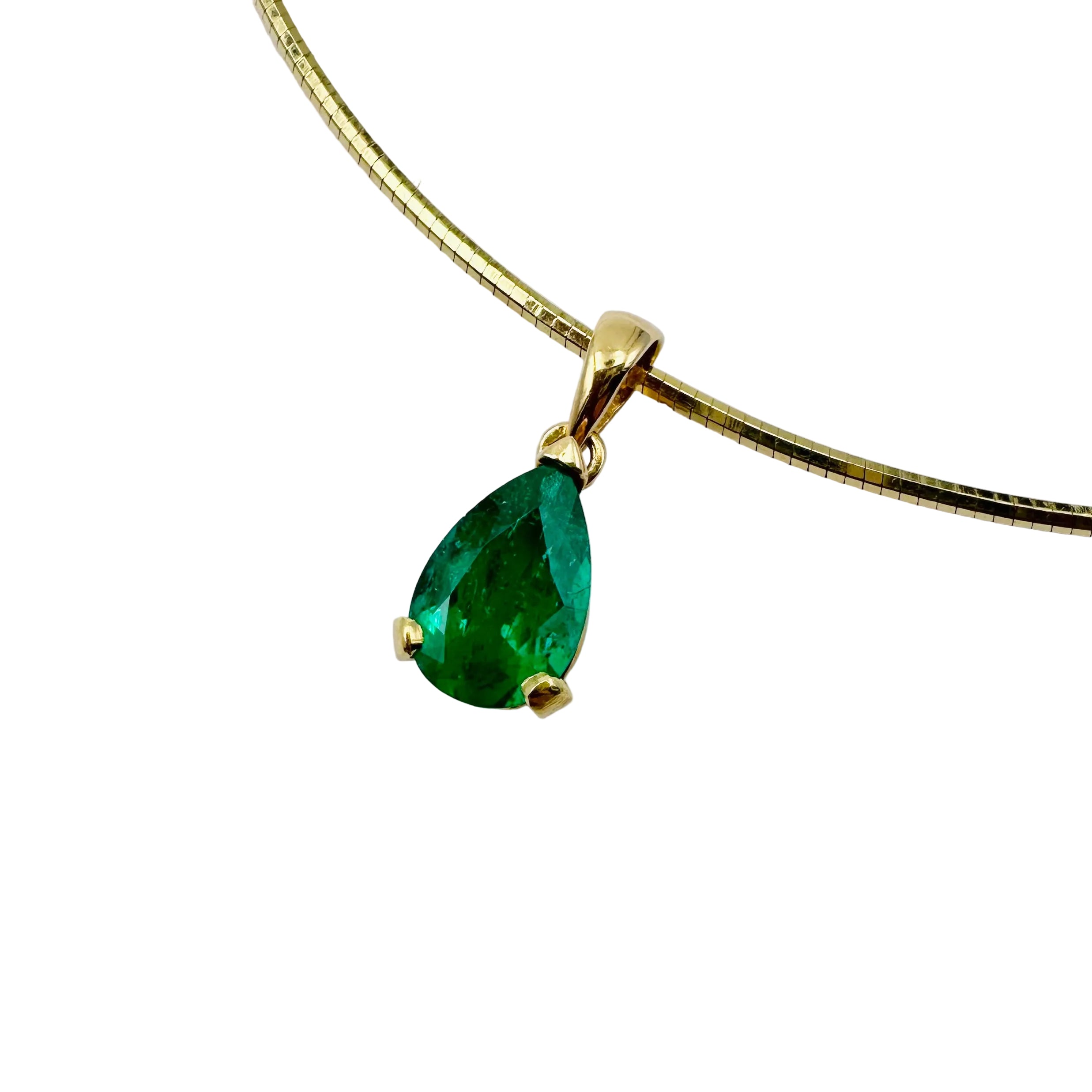 Pendentif en or jaune et émeraude