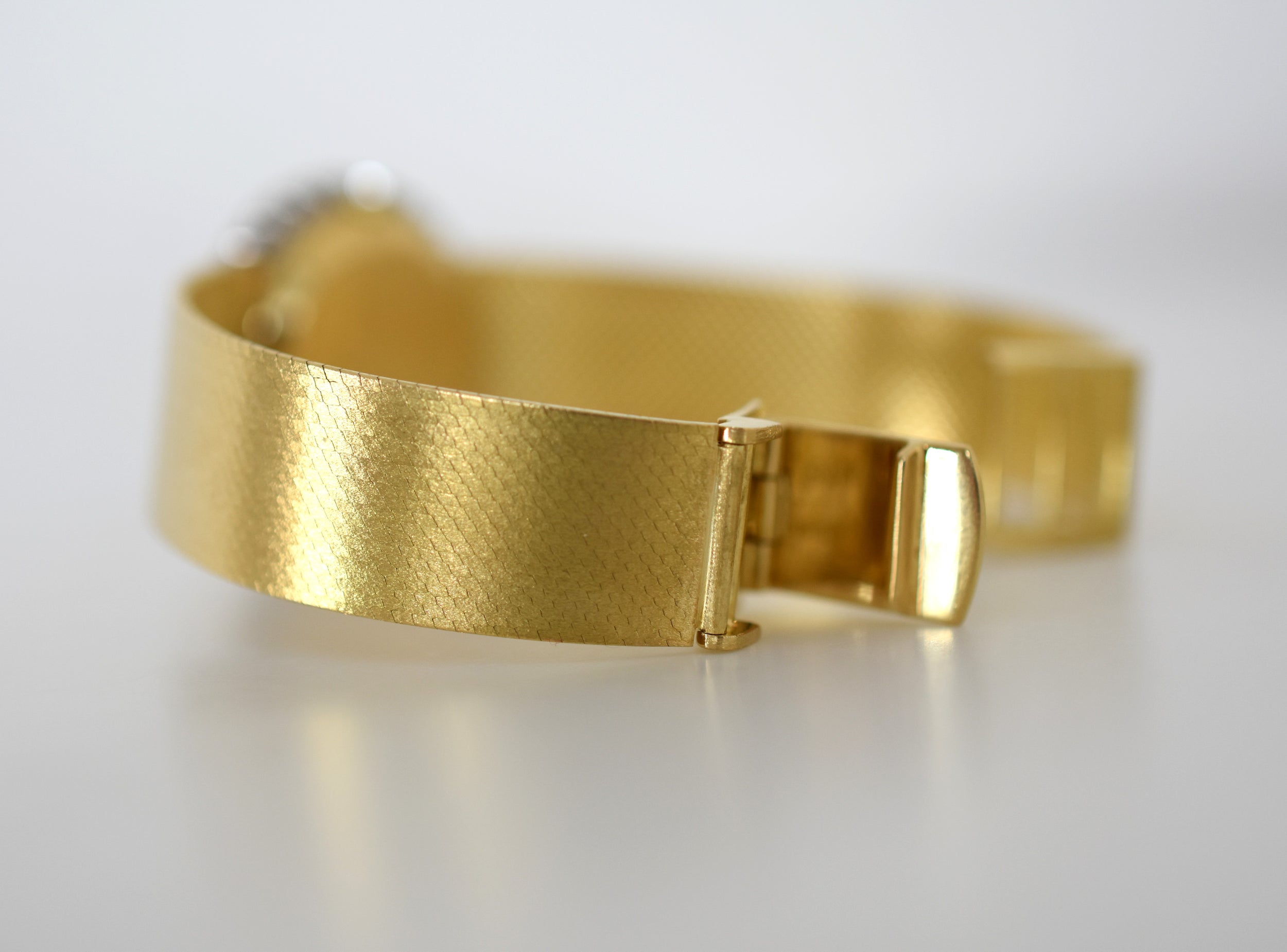 Montre CHOPARD, Réf. 810, or jaune 18 carats et diamants, bracelet intégré or massif, vers 1980.